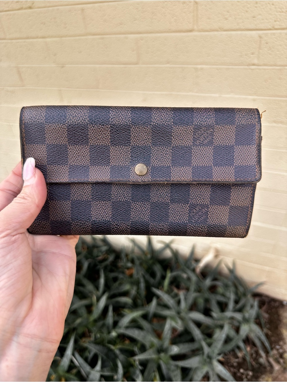 100% authentic Louis Vuitton damier ebene wallet